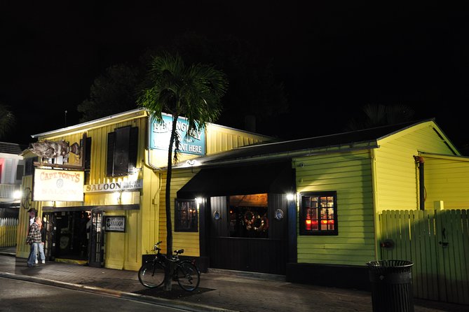 Key West Haunted Pub Crawl and Ghost Tour With Free T-Shirt - Experience the Haunted History