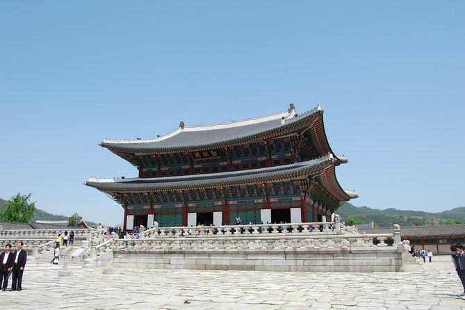 Korean Heritage Tour: Palaces and Villages of Seoul Including Gyeongbokgung Palace