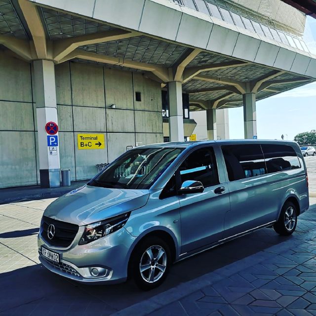 Krakow: Private Transfer to Vienna International Airport