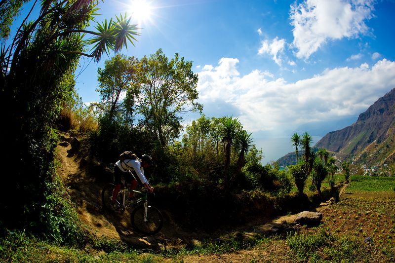 Lake Atitlán: Peddle and Paddle Overnight Trip