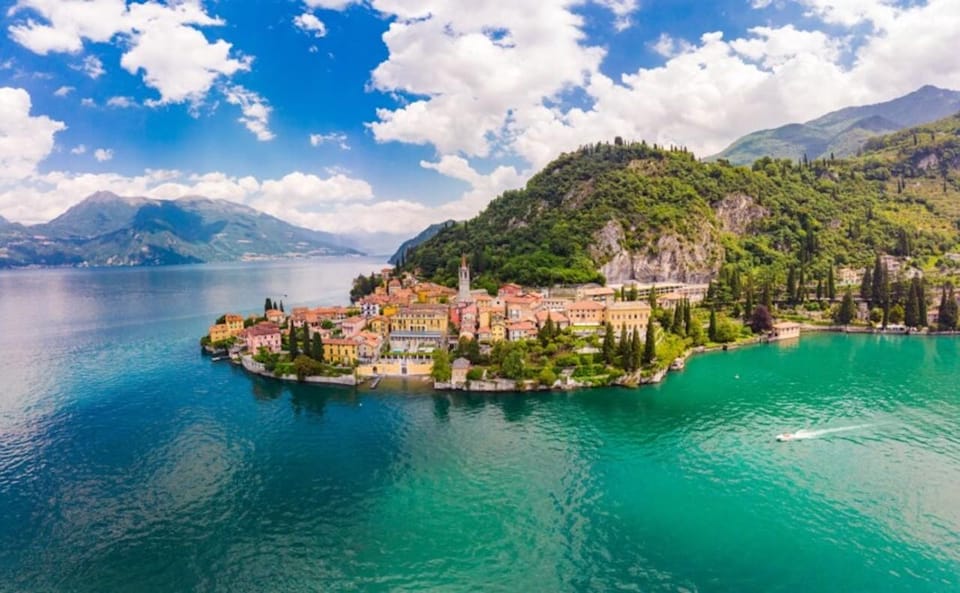 Lake Como: Boat Ride With an Elegant Black Boat