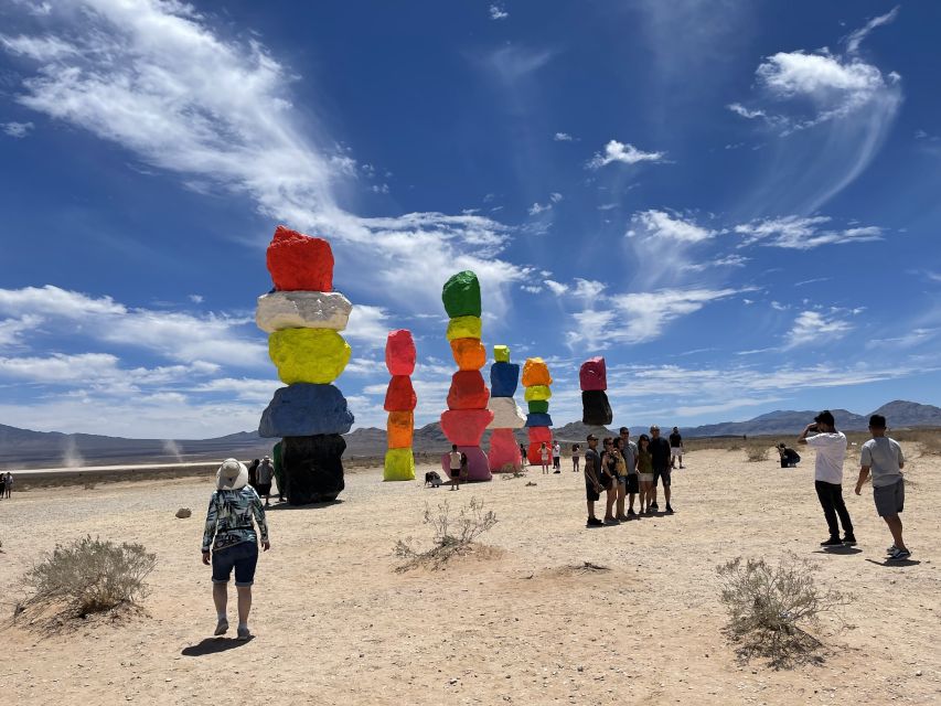 Las Vegas: Private 7 Magic Mountains and Vegas Sign Car Trip