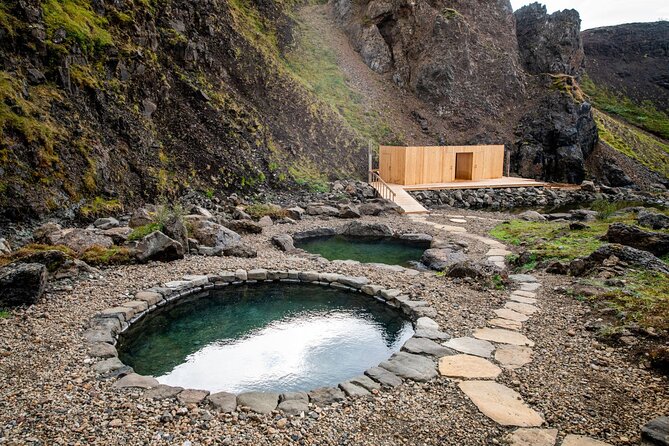 Lava Waterfalls, Sagas & Unique Canyon Baths – Small Group Tour