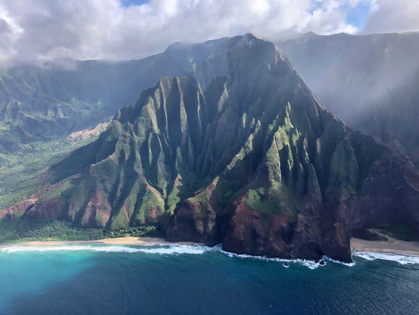 Lihue: Private Scenic Flight Over Kauai