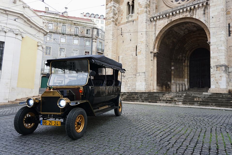 Lisbon: 3-Hour Street Art Tuk Tuk Tour