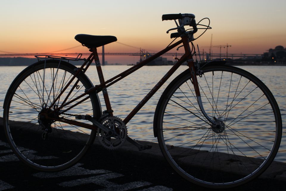 Lisbon: 3-Hour Vintage Bike Tour - Tour Overview