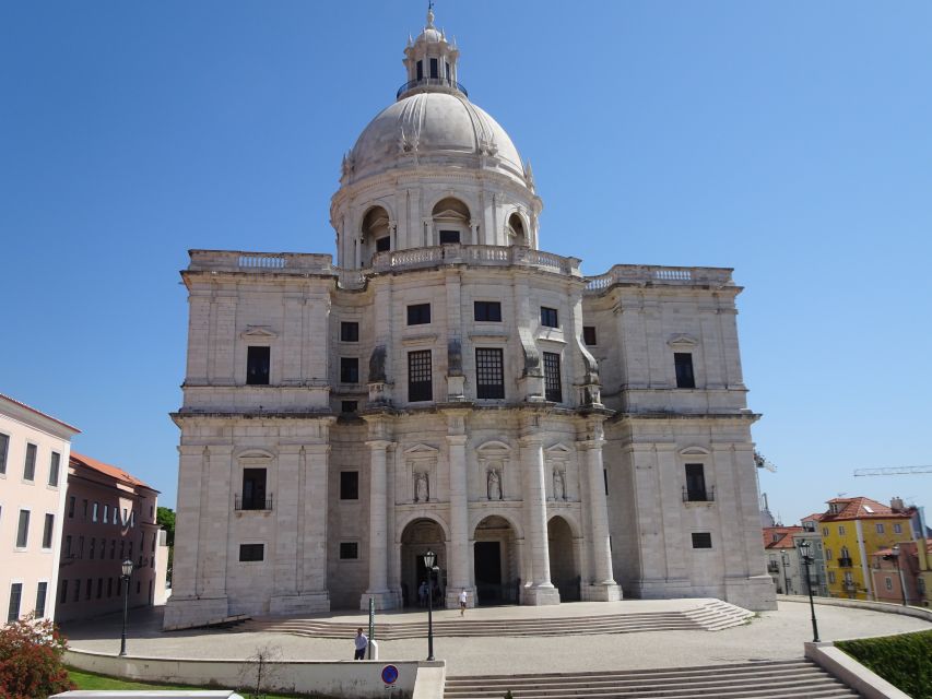 Lisbon Alfama Self-Guided Walking Tour & Scavenger Hunt