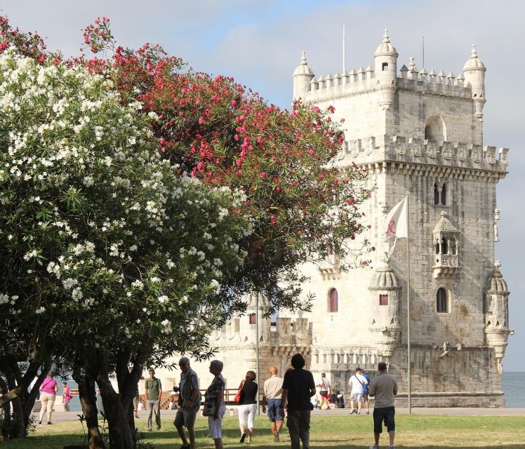 Lisbon: City Highlights Self-Guided Audio Tour