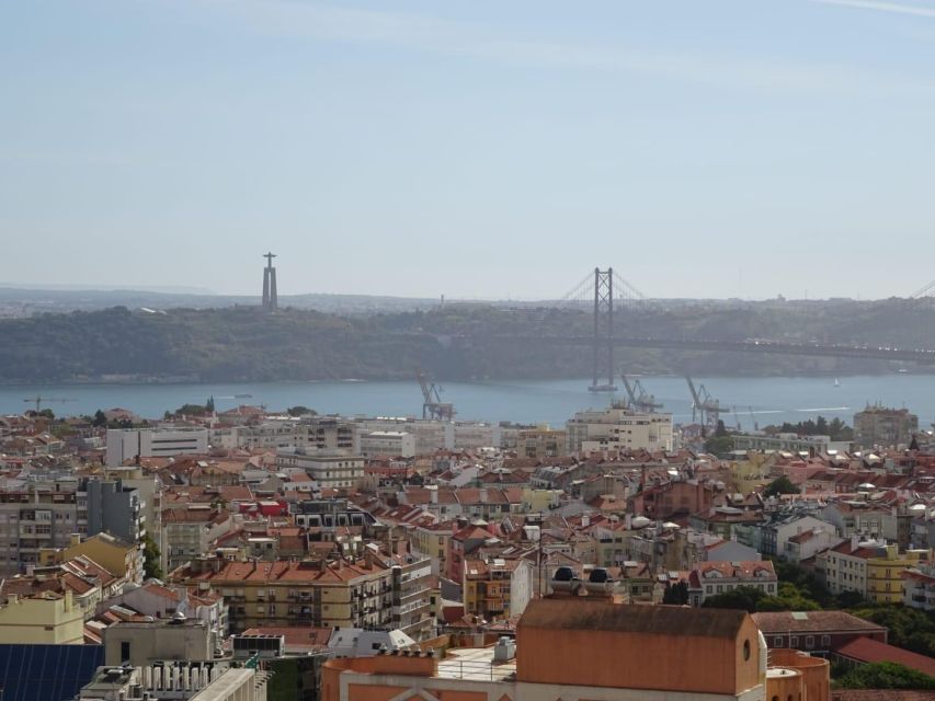 Lisbon: Half Day Guided Sightseeing Tour by Tuk Tuk