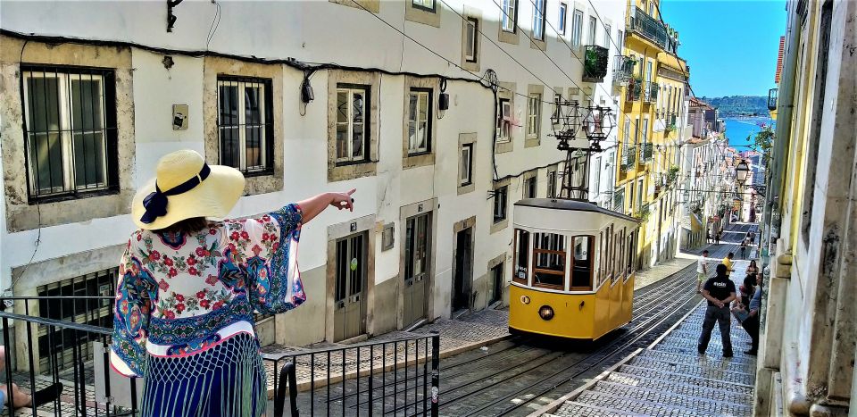 Lisbon: Highlights Tour of Lisbon, Sintra, and Cascais - Discovering Lisbons Iconic Landmarks