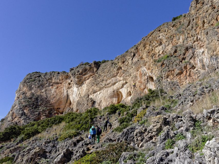 Lisbon or Sesimbra: Guided Rock Climbing Tour in Arrábida