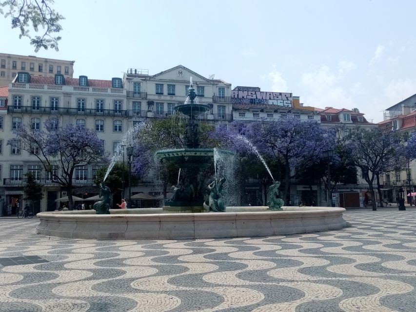 Lisbon: Private Tuk Tuk Tour of the Historic Neighbourhoods