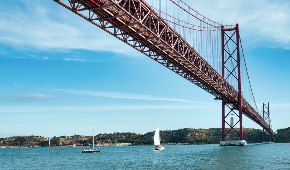 Lisbon: Relaxing City Skyline Sailboat Cruise