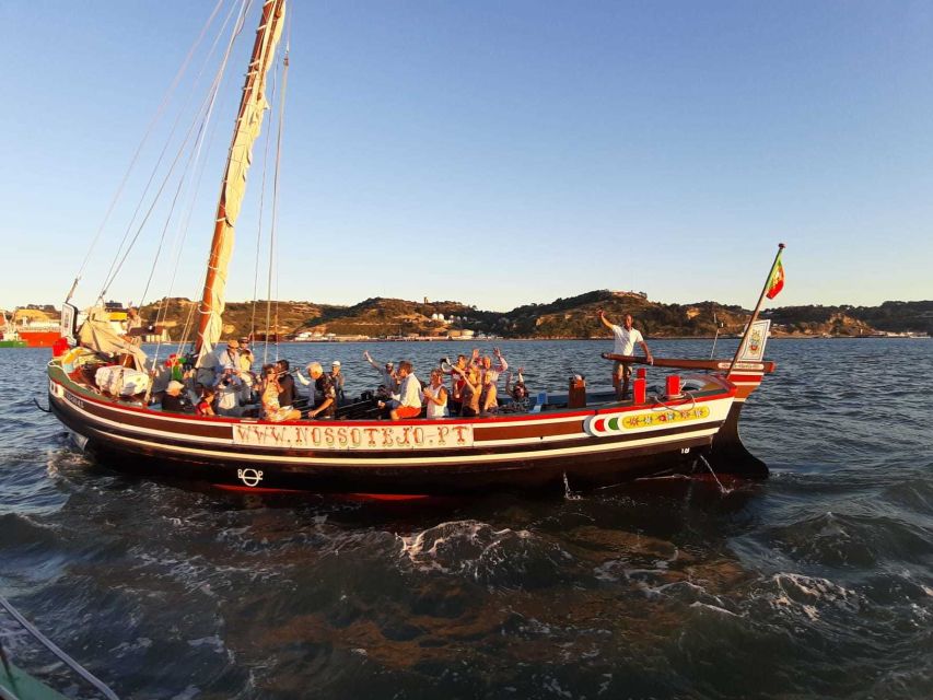 Lisbon: River Tagus Sightseeing Cruise in Traditional Vessel