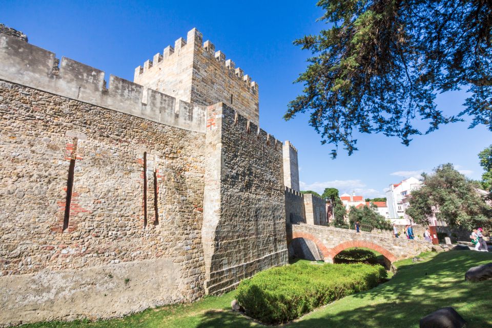 Lisbon: Sao Jorge Castle Skip-The-Line Ticket With Guide