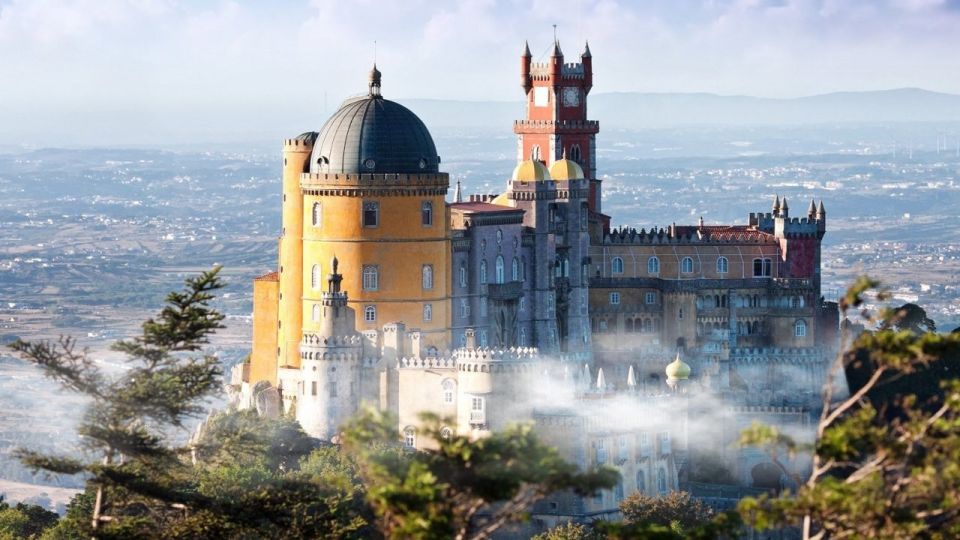 Lisbon: Sintra, Pena Palace, Roca & Cascais Guided Tour