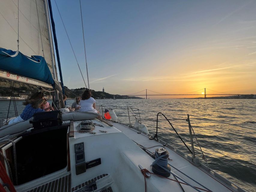 Lisbon Sunset Sensations 2h Cruise