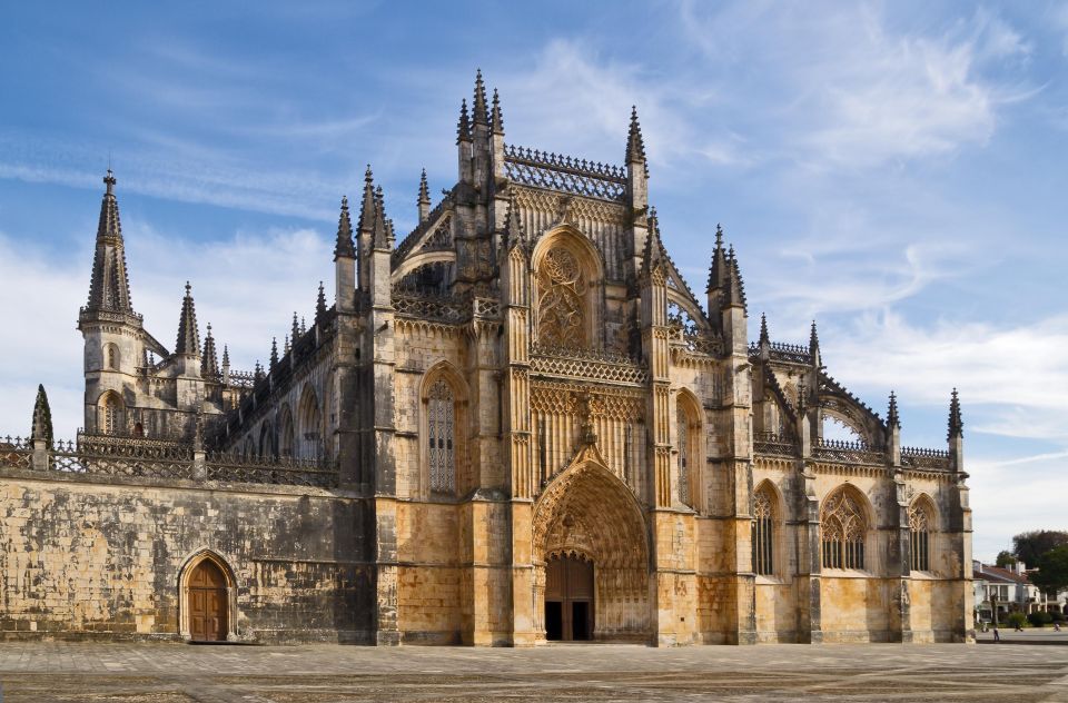 Lisbon: Tour Fátima, Batalha, Alcobaça, Nazaré and Óbidos