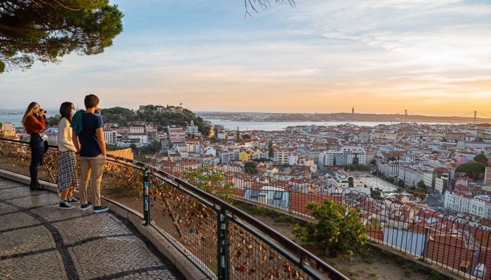 Lisbon Tuktuk Old-town Sightseeing Tour