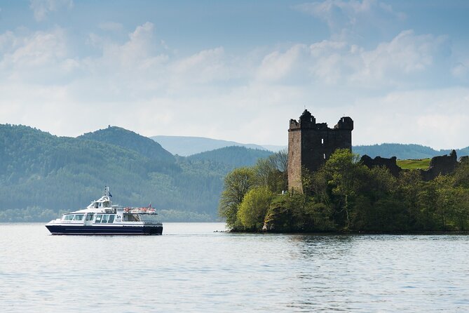 Loch Ness 1-Hour Cruise With Urquhart Castle Views