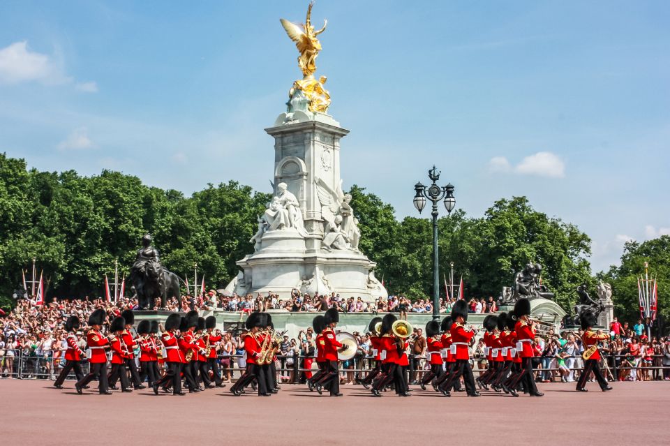 London: Buckingham Palace Entry & Changing of the Guard Tour