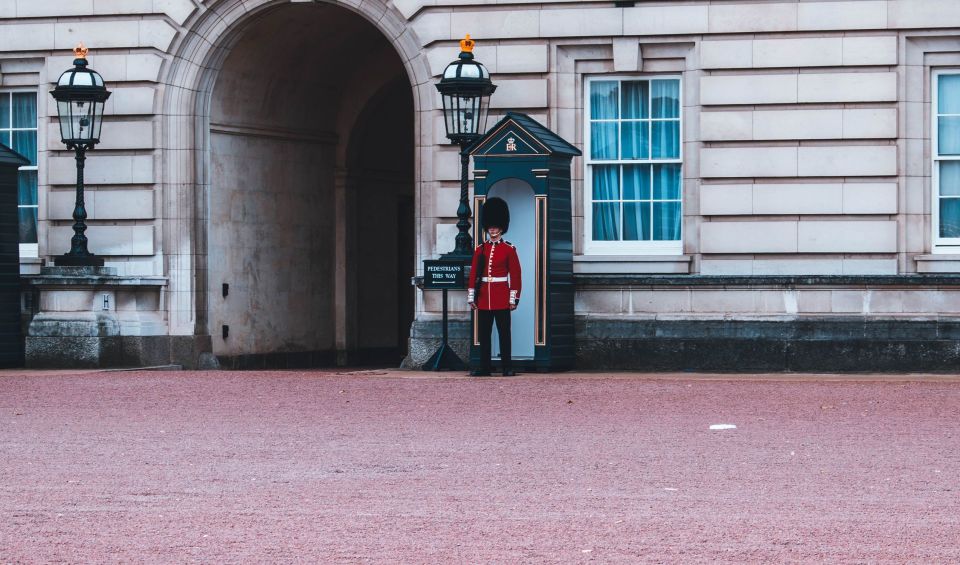 London: Changing of the Guard Private Group or Family Tour - Overview of the Tour