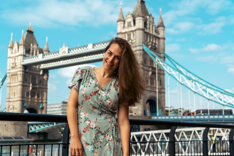 London: Professional Photoshoot at Tower Bridge