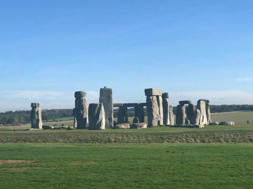 London: Stonehenge Private Transfer With Optional Guide