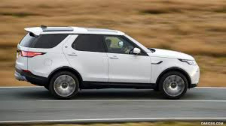 London to Manchester Private Transfer in Land Rover Discover