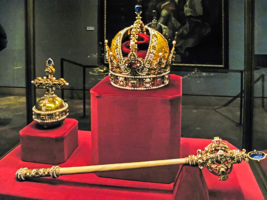 London Tower Of London Beefeater Welcome And Crown Jewels Travel 