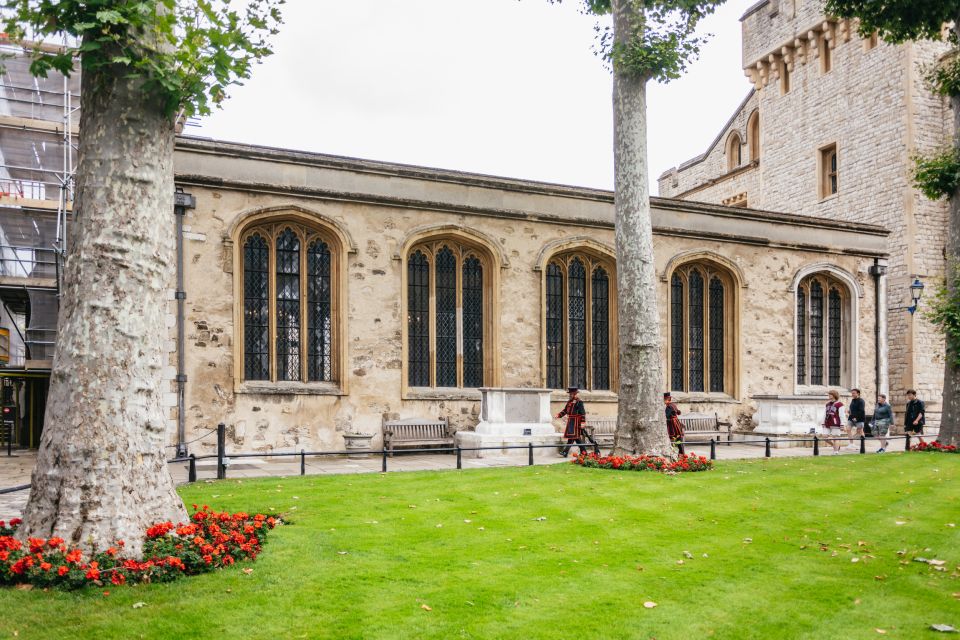 London: Tower of London Tour & Thames River Cruise