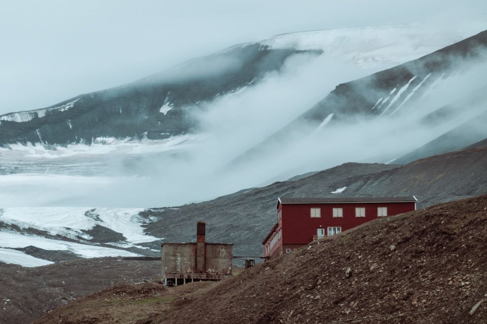 Longyearbyen: Private Guided Walking Tour