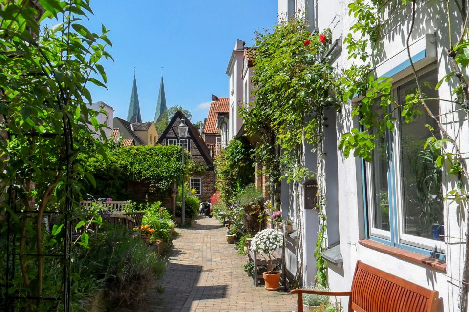 Lübeck: Entertaining Tour Through Hidden Courtyards