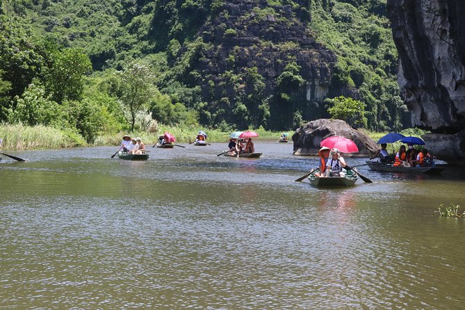 Luxury Limousine Trang An-Mua Cave – Bich Dong Max 6-8 Passengers per Group