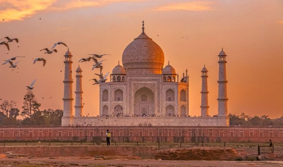 Luxury Taj Mahal Tour From Delhi