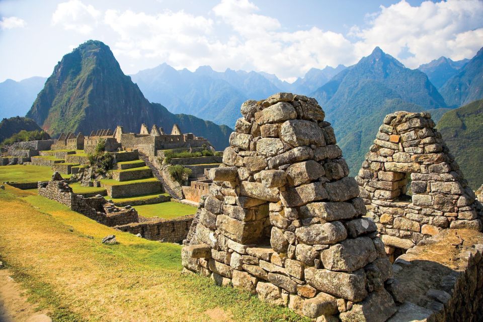 Machu Picchu: Local Guide in Machu Picchu Private and Group - Group Tour Benefits