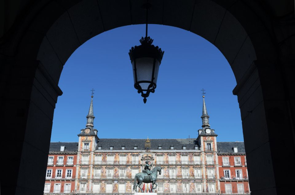 Madrid: Full-Day Private History and Legends Walking Tour