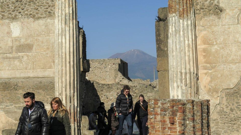 Magical Christmas Tour Around Pompeii