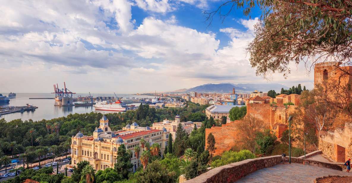 Malaga: Private Exclusive History Tour With a Local Expert