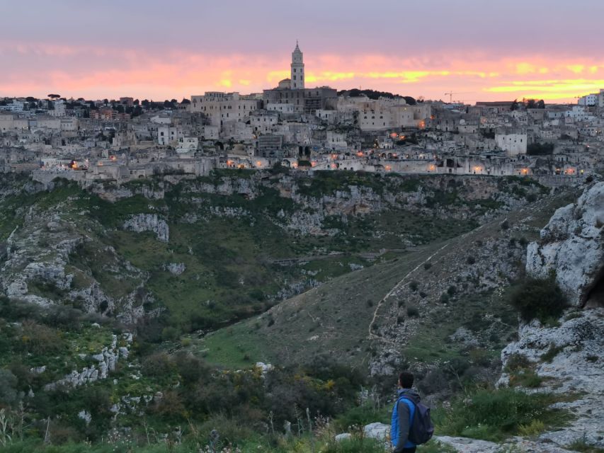 Matera: Hiking Tour in the Canyon of the Gravina River