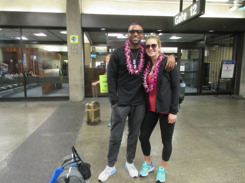 Maui: Kahului Airport (OGG) Honeymoon Lei Greeting - Warm Welcome at Kahului Airport