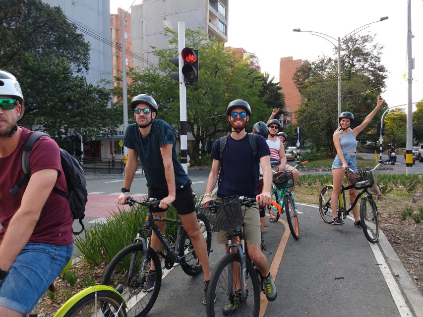 Medellín: Guided City Bike Tour