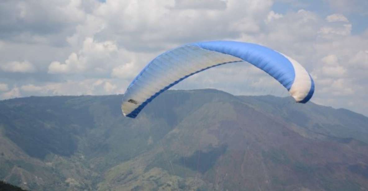 Medellín: Paragliding Experience