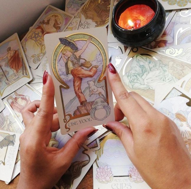 Medellin: Tarot, Oracles and Energetic Cleaning - Overview of the Experience