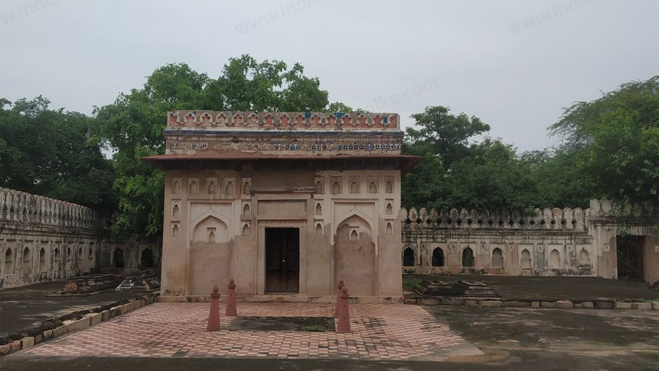 Mehrauli Archaeological Park Walk - Overview of the Park