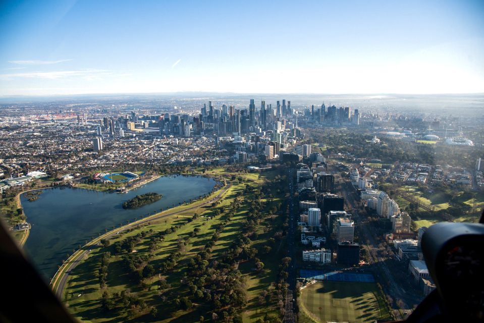 Melbourne: Private City & Beaches Helicopter Ride