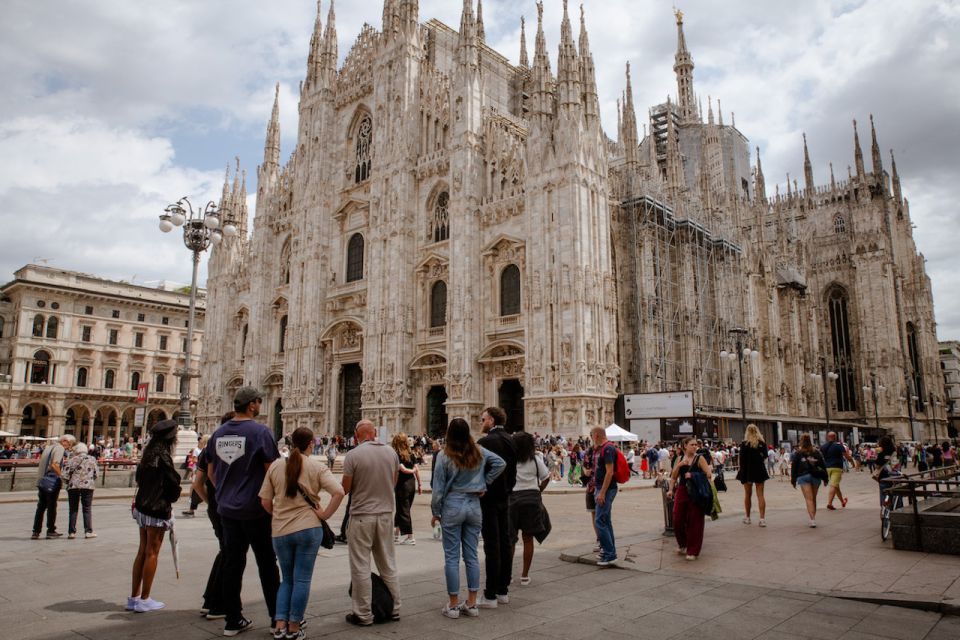 Milan: Duomo and Rooftop Small-group Skip-the-line Tour