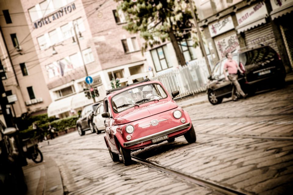 Milan: Fast Tour by Vintage Red Fiat 500 (30 Mins, No Stop)