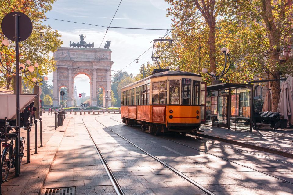 Milan: Insta-Perfect Walk With a Local