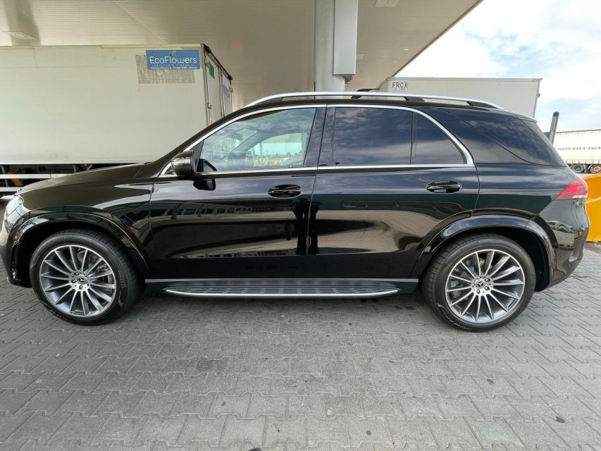 Milan: Luxury Car Rental MERCEDES BENZ GLE SUV 4X4 BLACK